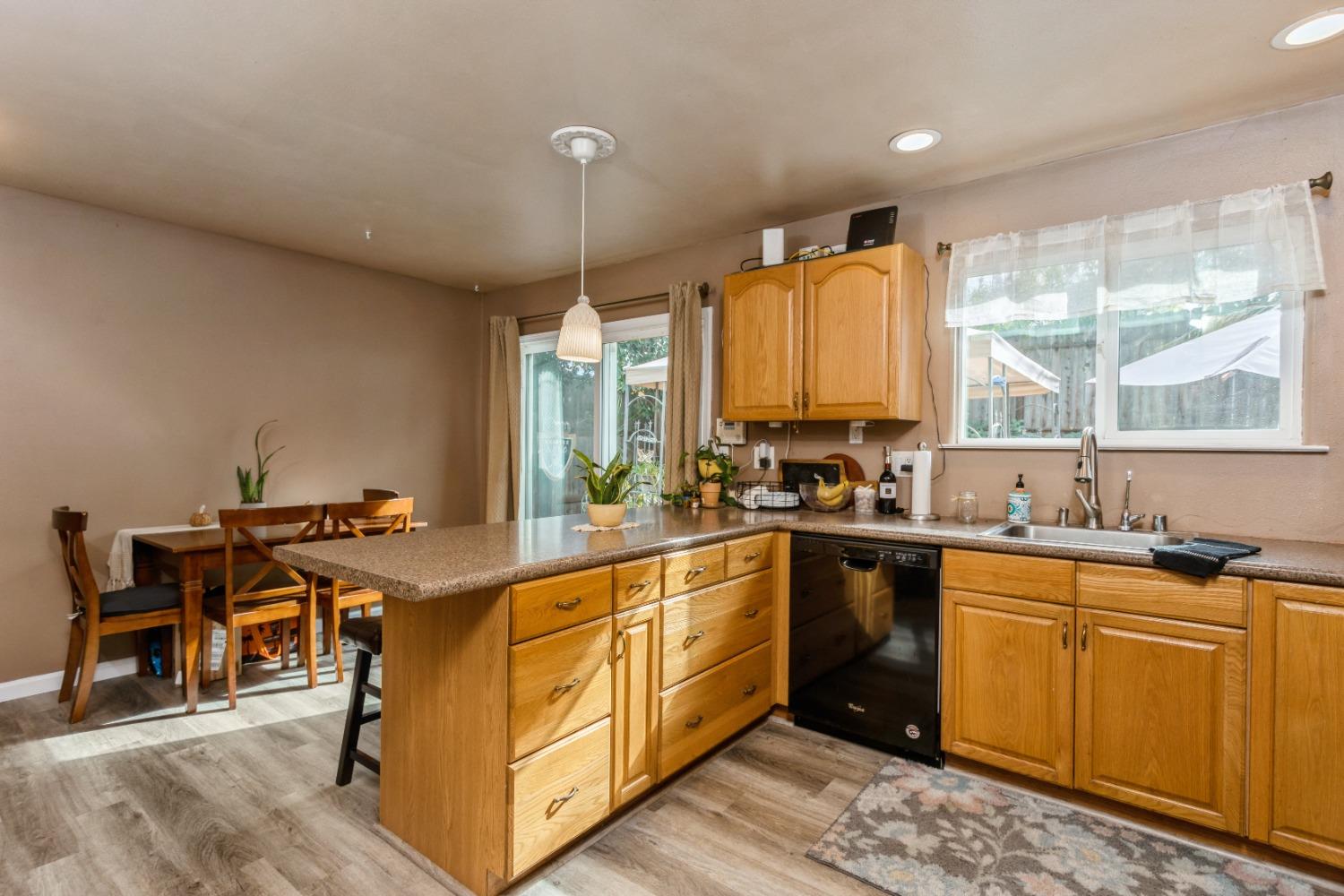 Photo of 9936 Zion Wy in Sacramento, CA