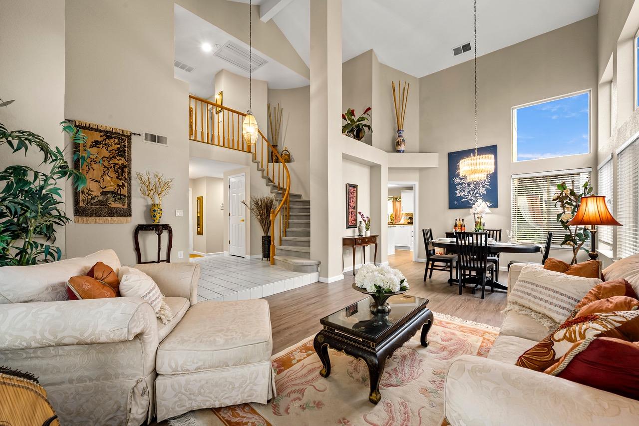 Photo of 105 Duxbury Wy in Folsom, CA