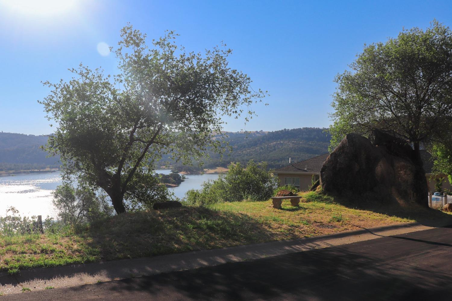 Photo of 3783 Mountainview Dr in Loomis, CA