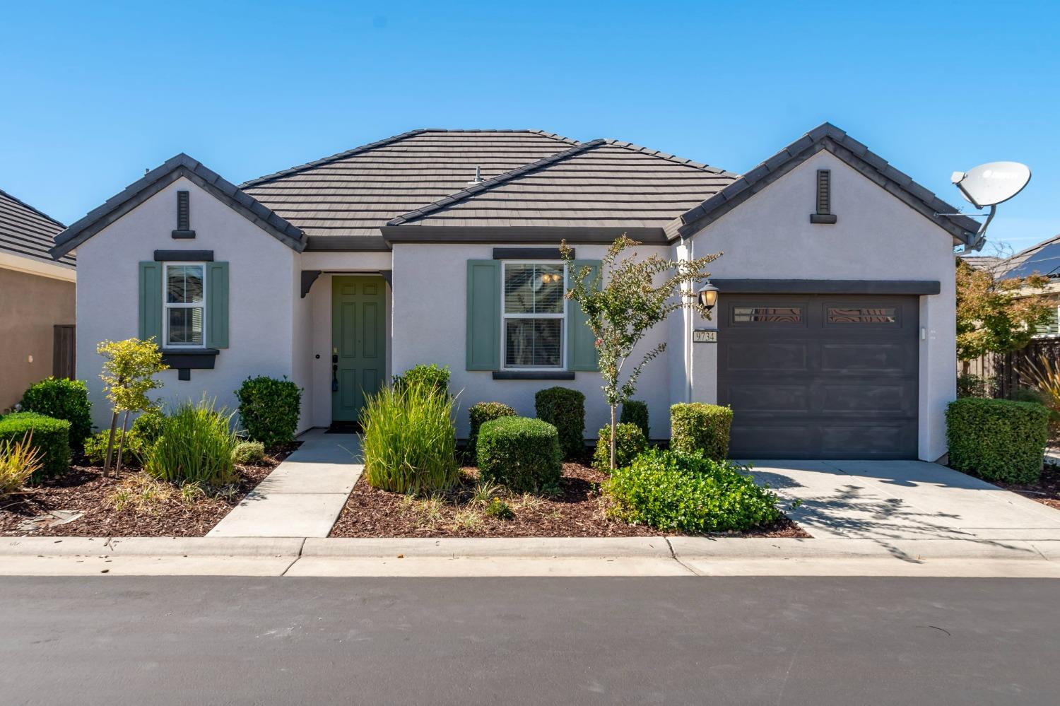 Detail Gallery Image 1 of 1 For 9734 Dartwell Way, Sacramento,  CA 95829 - 2 Beds | 2 Baths