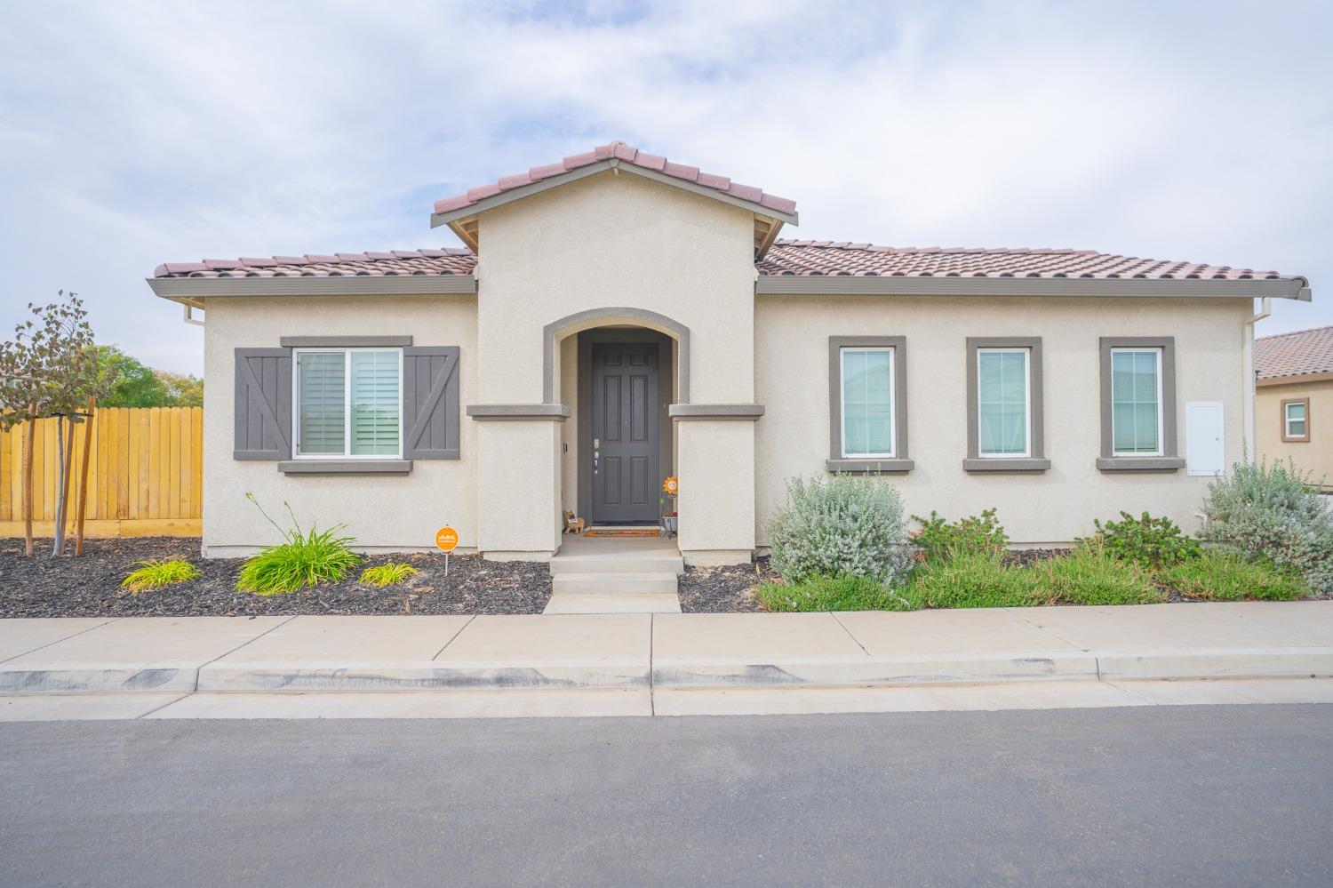 Detail Gallery Image 1 of 1 For 541 Betten Ct, Los Banos,  CA 93635 - 2 Beds | 2 Baths