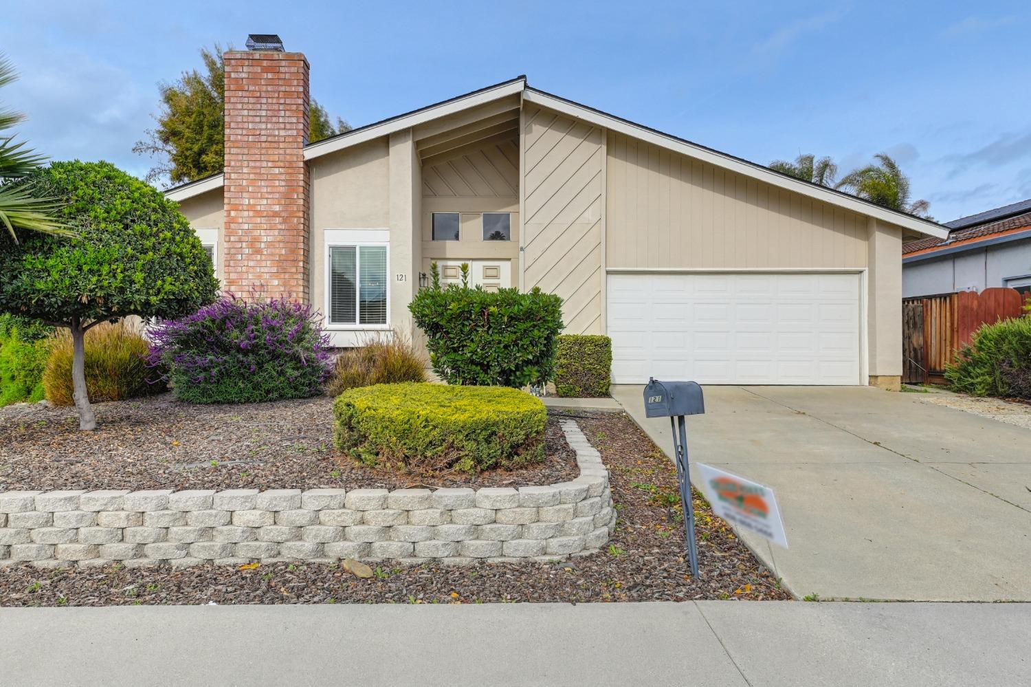 Detail Gallery Image 1 of 1 For 121 Juneberry Ct, San Jose,  CA 95136 - 4 Beds | 2 Baths