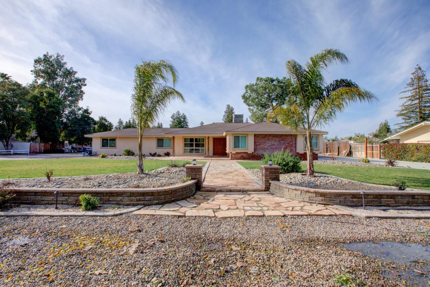 Photo of 2907 Sunnyfield Dr in Merced, CA
