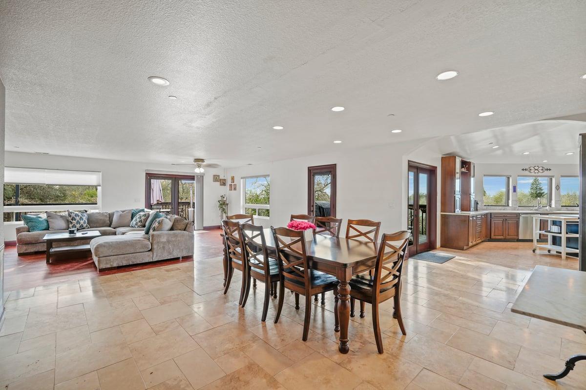 Photo of 3893 Peach Dr in Loomis, CA