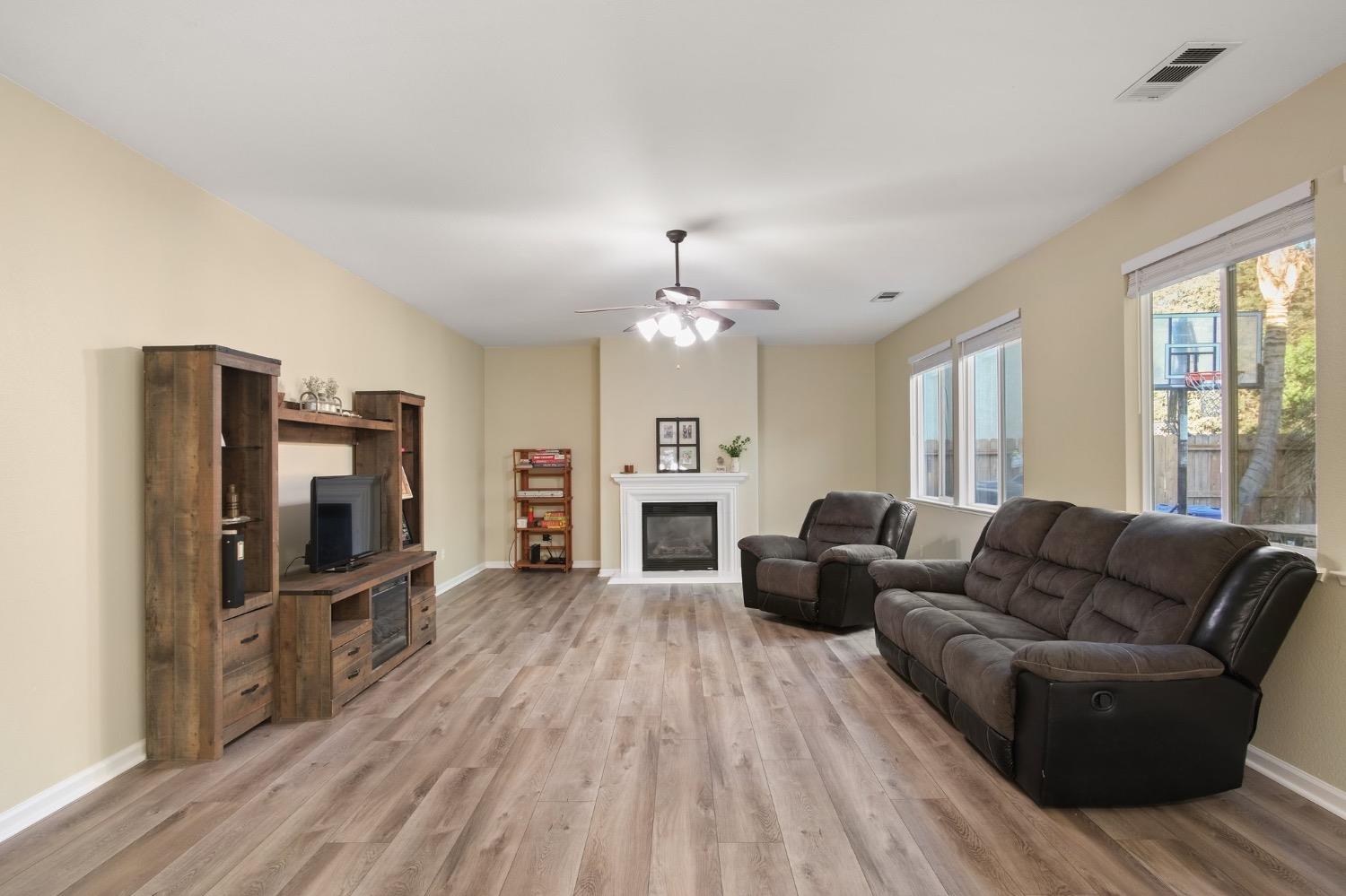 Detail Gallery Image 25 of 37 For 2870 Blue Oak Ct, Turlock,  CA 95382 - 4 Beds | 2/1 Baths