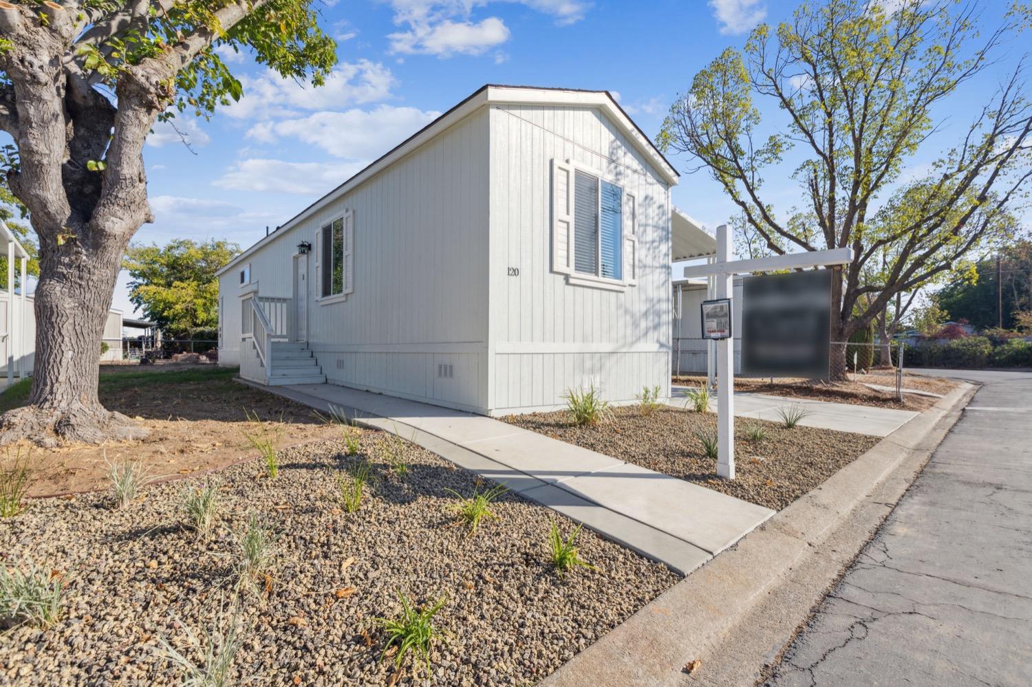 Photo of 120 Village Green Dr in West Sacramento, CA