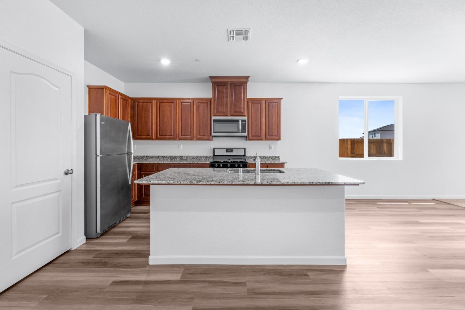 Detail Gallery Image 4 of 14 For 10461 Skynyrd Way, Stockton,  CA 95212 - 4 Beds | 2 Baths
