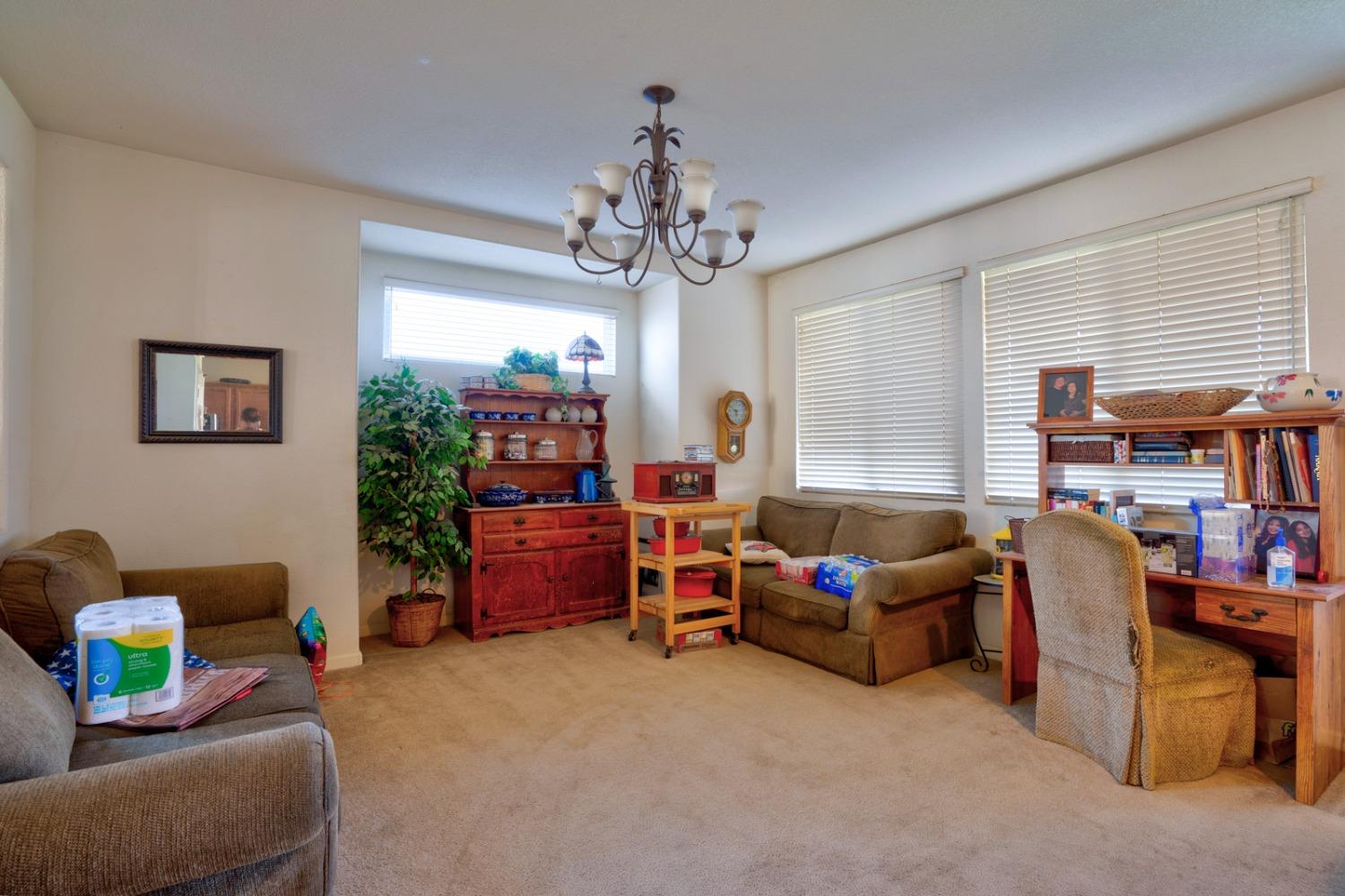 Detail Gallery Image 5 of 20 For 1431 Capitola Ct, Merced,  CA 95348 - 4 Beds | 2 Baths