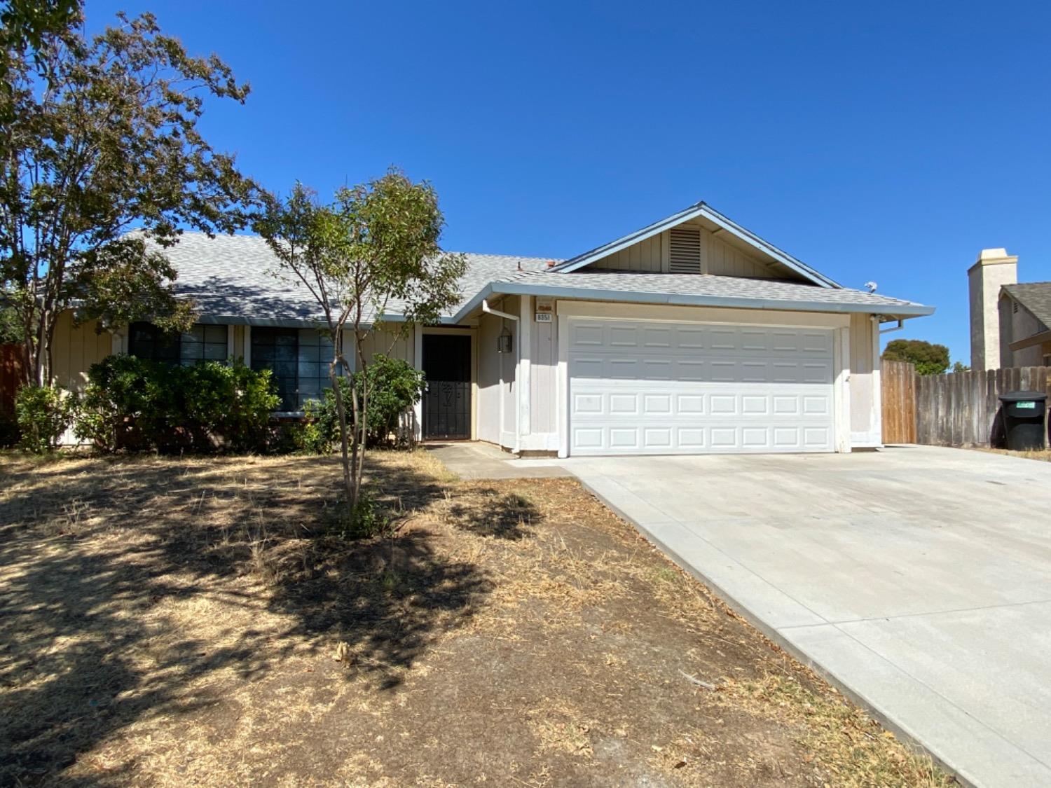 Detail Gallery Image 1 of 1 For 8351 Floxtree Ct, Sacramento,  CA 95828 - 3 Beds | 2 Baths