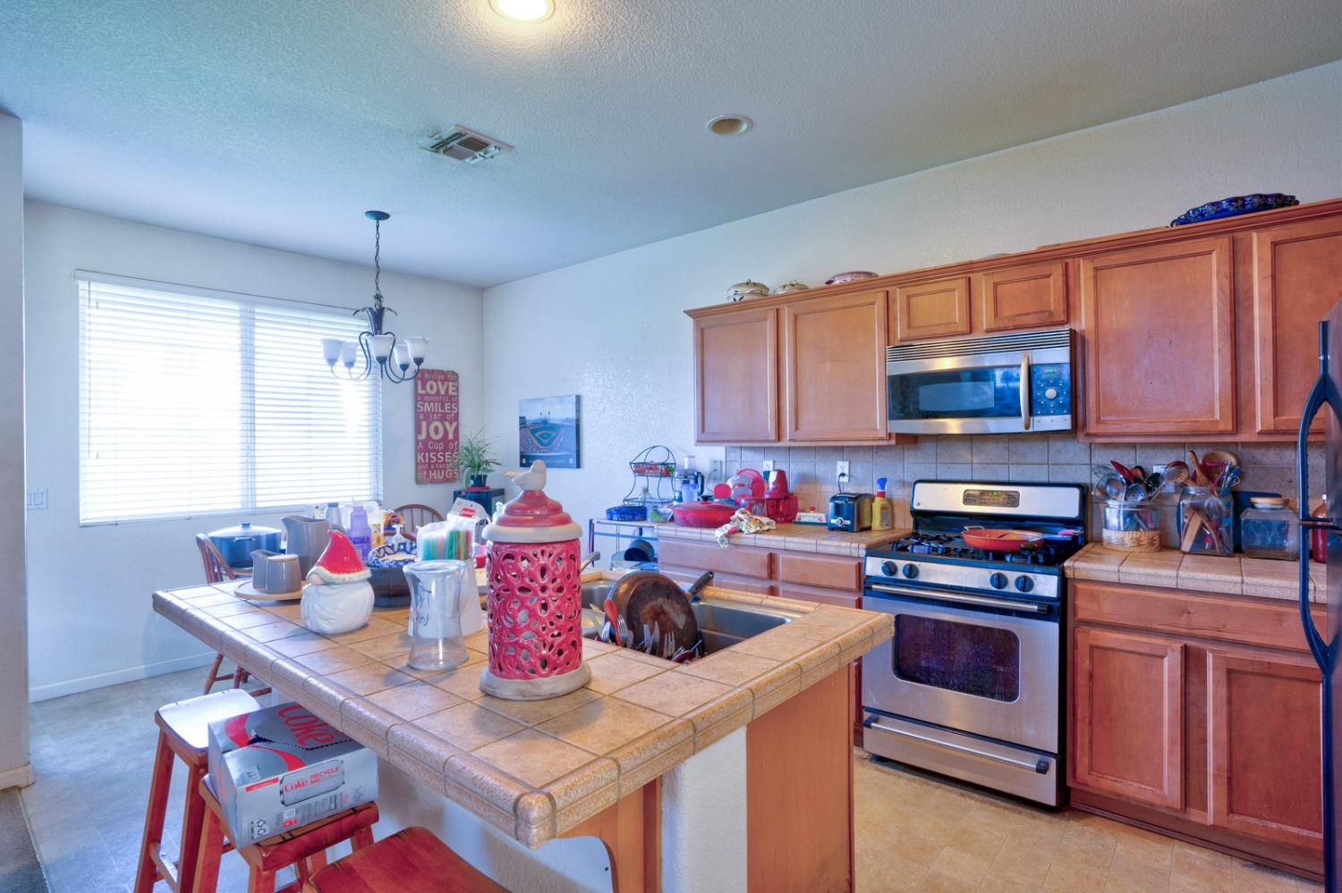Detail Gallery Image 6 of 20 For 1431 Capitola Ct, Merced,  CA 95348 - 4 Beds | 2 Baths