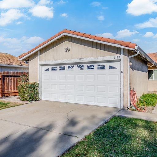 Detail Gallery Image 1 of 1 For 1129 Aspen Way, Manteca,  CA 95336 - 3 Beds | 2 Baths