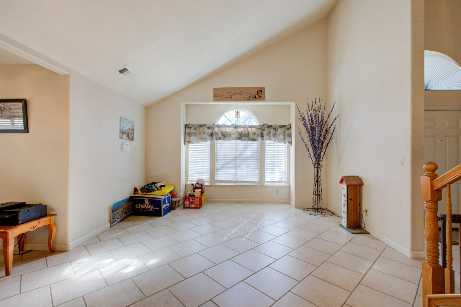 Detail Gallery Image 35 of 53 For 1922 Rainier Dr, Los Banos,  CA 93635 - 5 Beds | 2/1 Baths