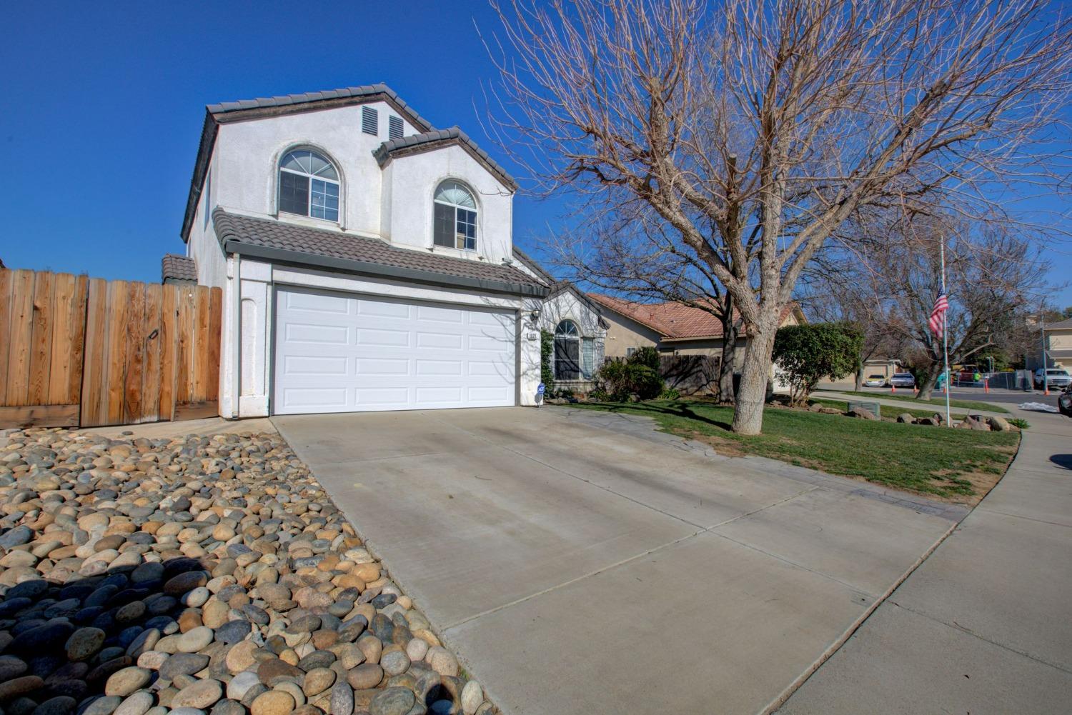 Detail Gallery Image 2 of 53 For 1922 Rainier Dr, Los Banos,  CA 93635 - 5 Beds | 2/1 Baths