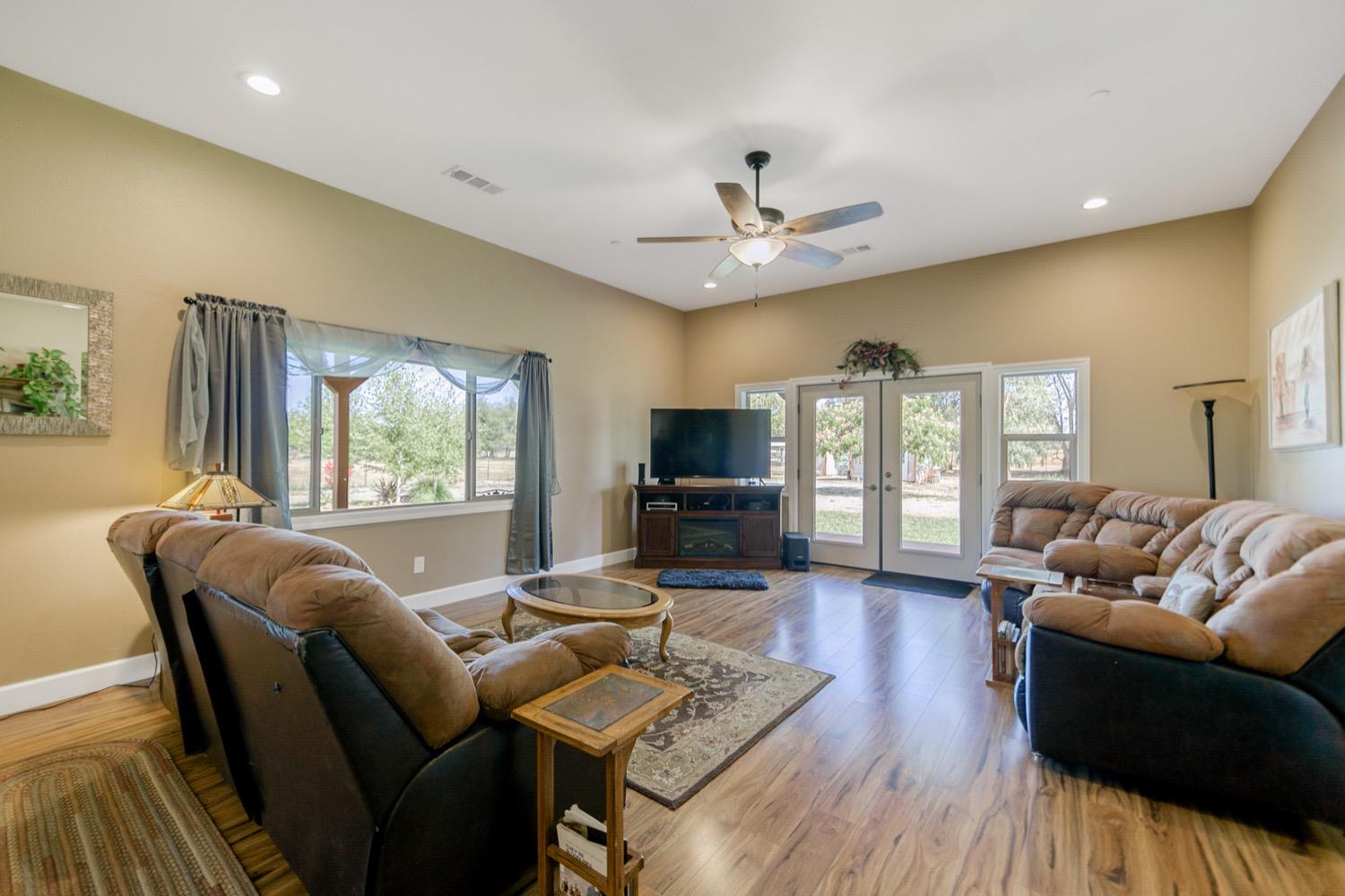 Detail Gallery Image 7 of 22 For 22270 E Oly Way, Red Bluff,  CA 96080 - 3 Beds | 2 Baths