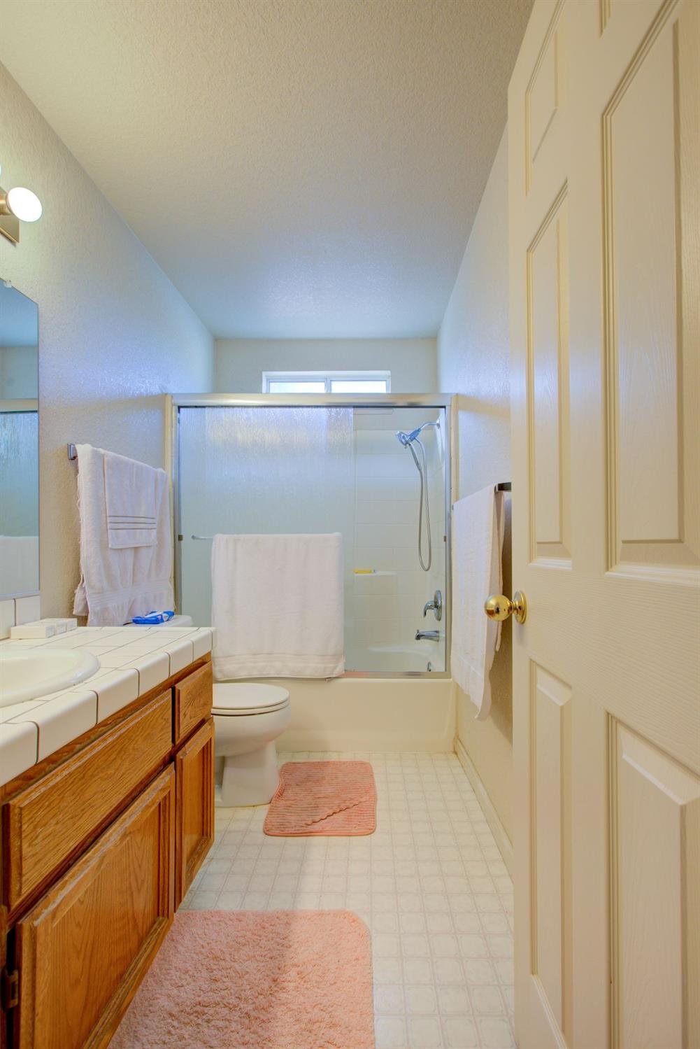 Detail Gallery Image 49 of 53 For 1922 Rainier Dr, Los Banos,  CA 93635 - 5 Beds | 2/1 Baths