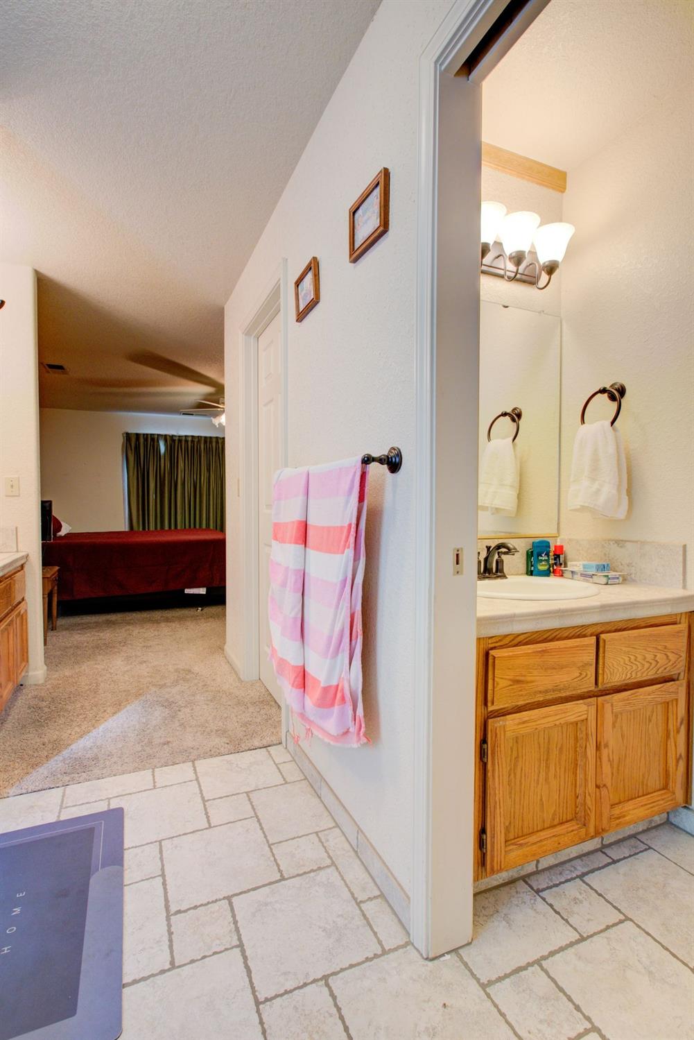 Detail Gallery Image 29 of 53 For 1922 Rainier Dr, Los Banos,  CA 93635 - 5 Beds | 2/1 Baths