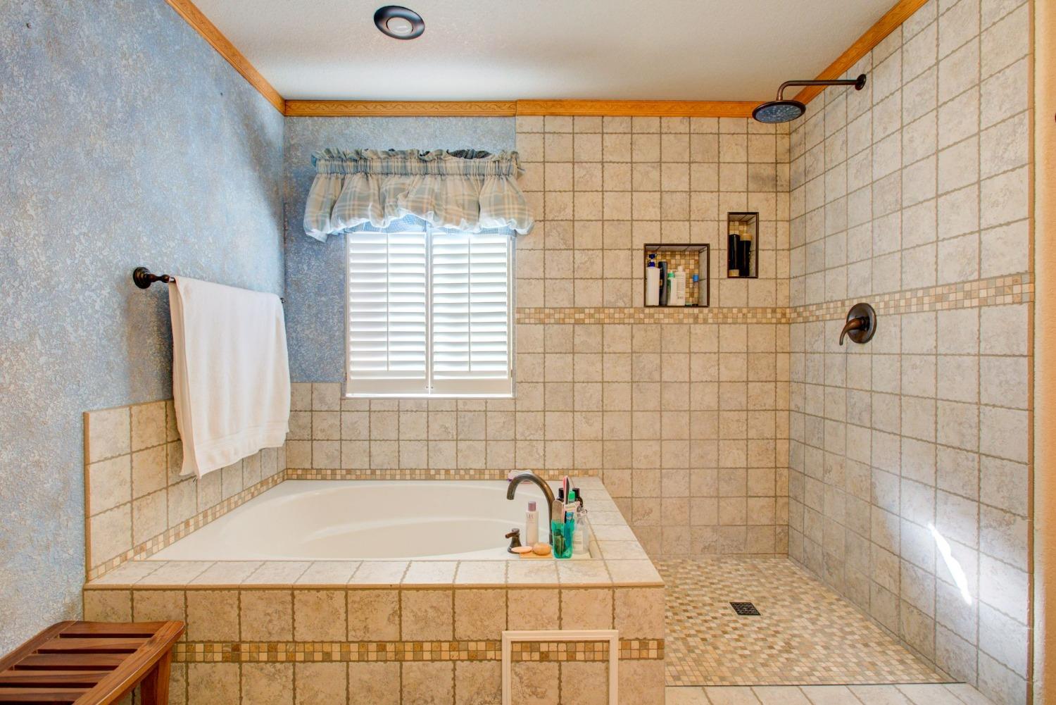 Detail Gallery Image 28 of 53 For 1922 Rainier Dr, Los Banos,  CA 93635 - 5 Beds | 2/1 Baths