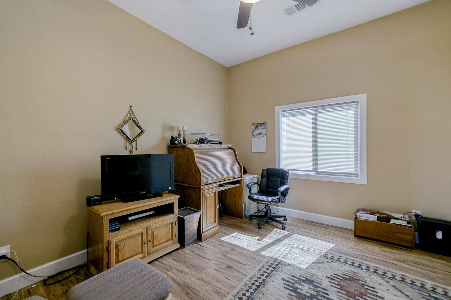 Detail Gallery Image 11 of 22 For 22270 E Oly Way, Red Bluff,  CA 96080 - 3 Beds | 2 Baths