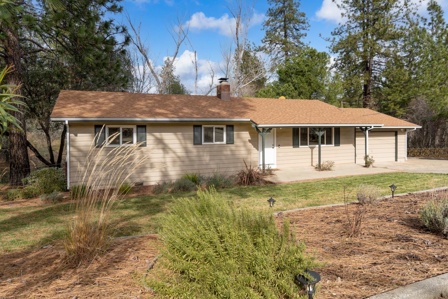 Detail Gallery Image 1 of 1 For 2385 Cold Springs Rd, Placerville,  CA 95667 - 3 Beds | 2 Baths