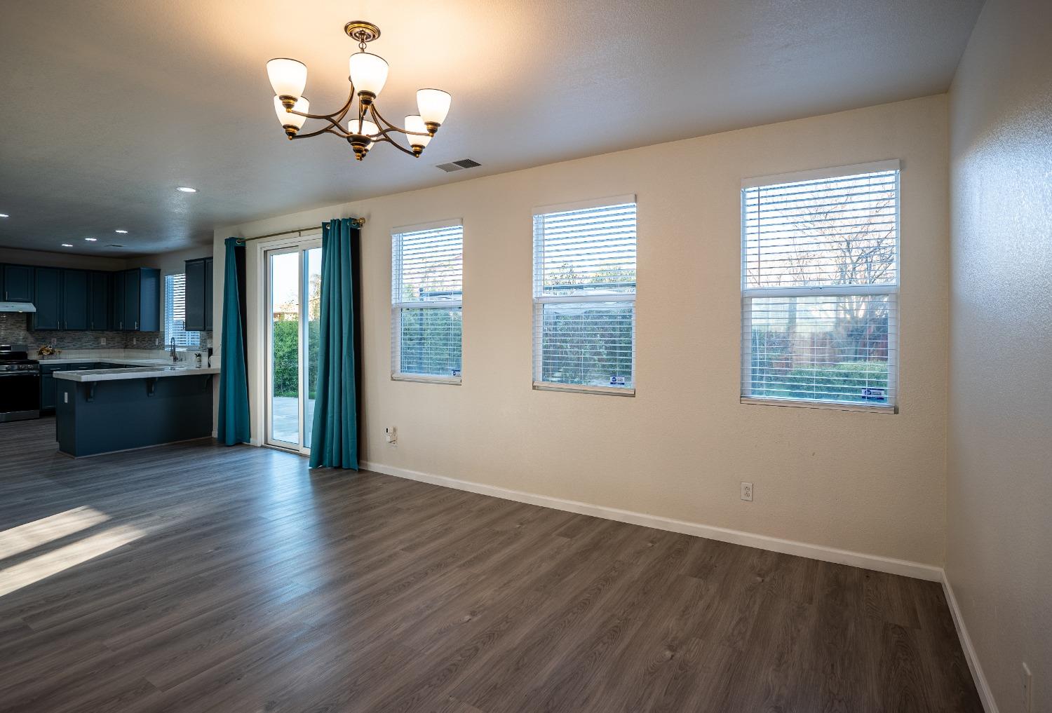 Detail Gallery Image 14 of 38 For 5934 Peja Way, Stockton,  CA 95212 - 3 Beds | 2/1 Baths