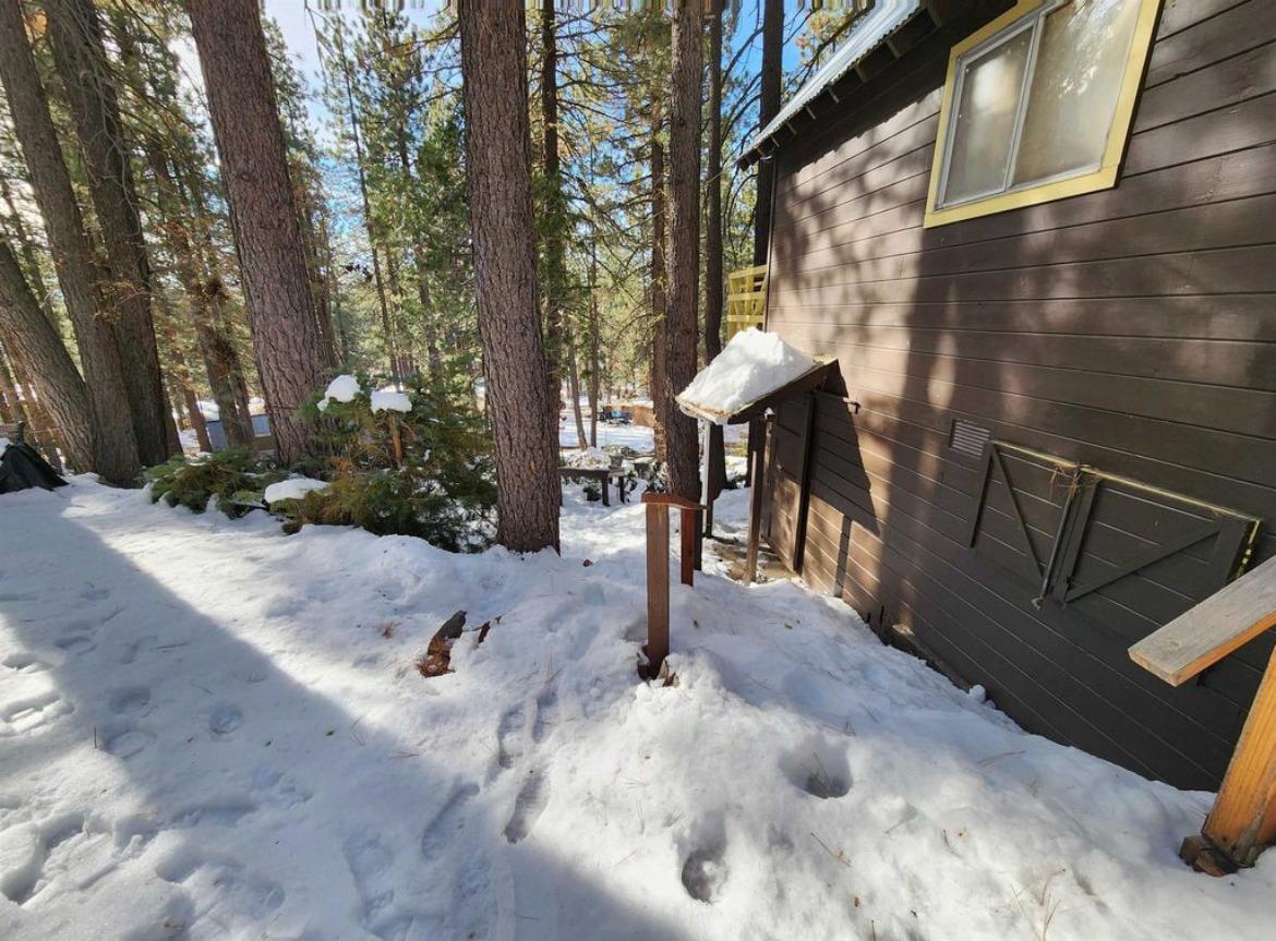 Detail Gallery Image 18 of 19 For 11376 Rocky Ln, Truckee,  CA 96161 - 2 Beds | 1 Baths