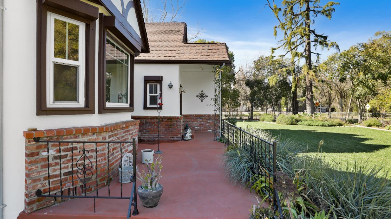 Detail Gallery Image 8 of 62 For 6030 E Morada Ln, Stockton,  CA 95212 - 4 Beds | 2/1 Baths
