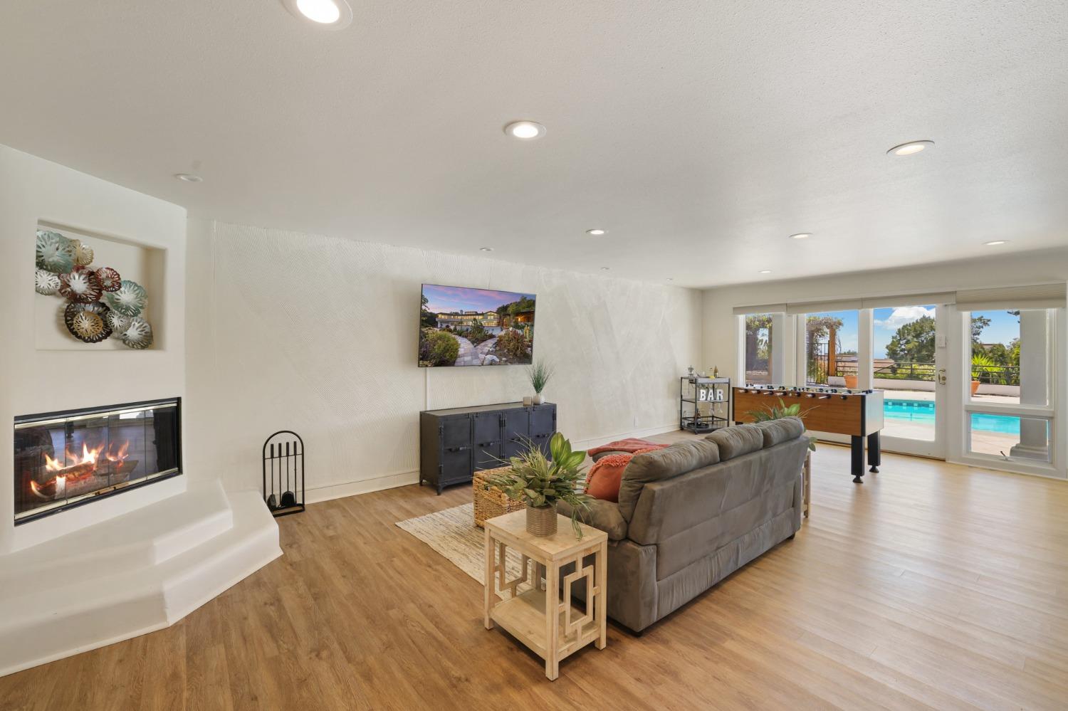 Detail Gallery Image 24 of 99 For 1 Kite Hill Rd, Santa Cruz,  CA 95060 - 3 Beds | 3/1 Baths
