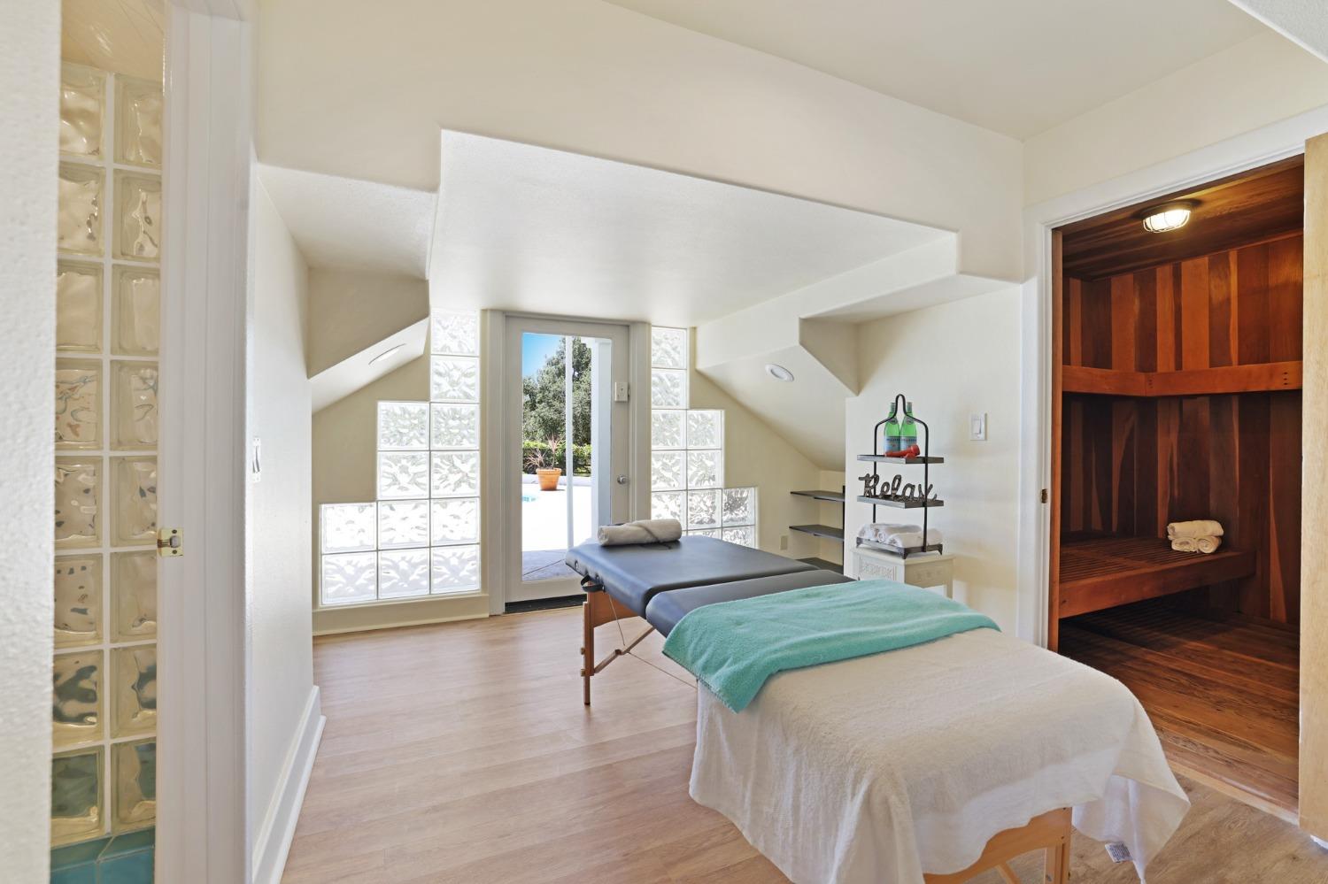 Detail Gallery Image 15 of 99 For 1 Kite Hill Rd, Santa Cruz,  CA 95060 - 3 Beds | 3/1 Baths