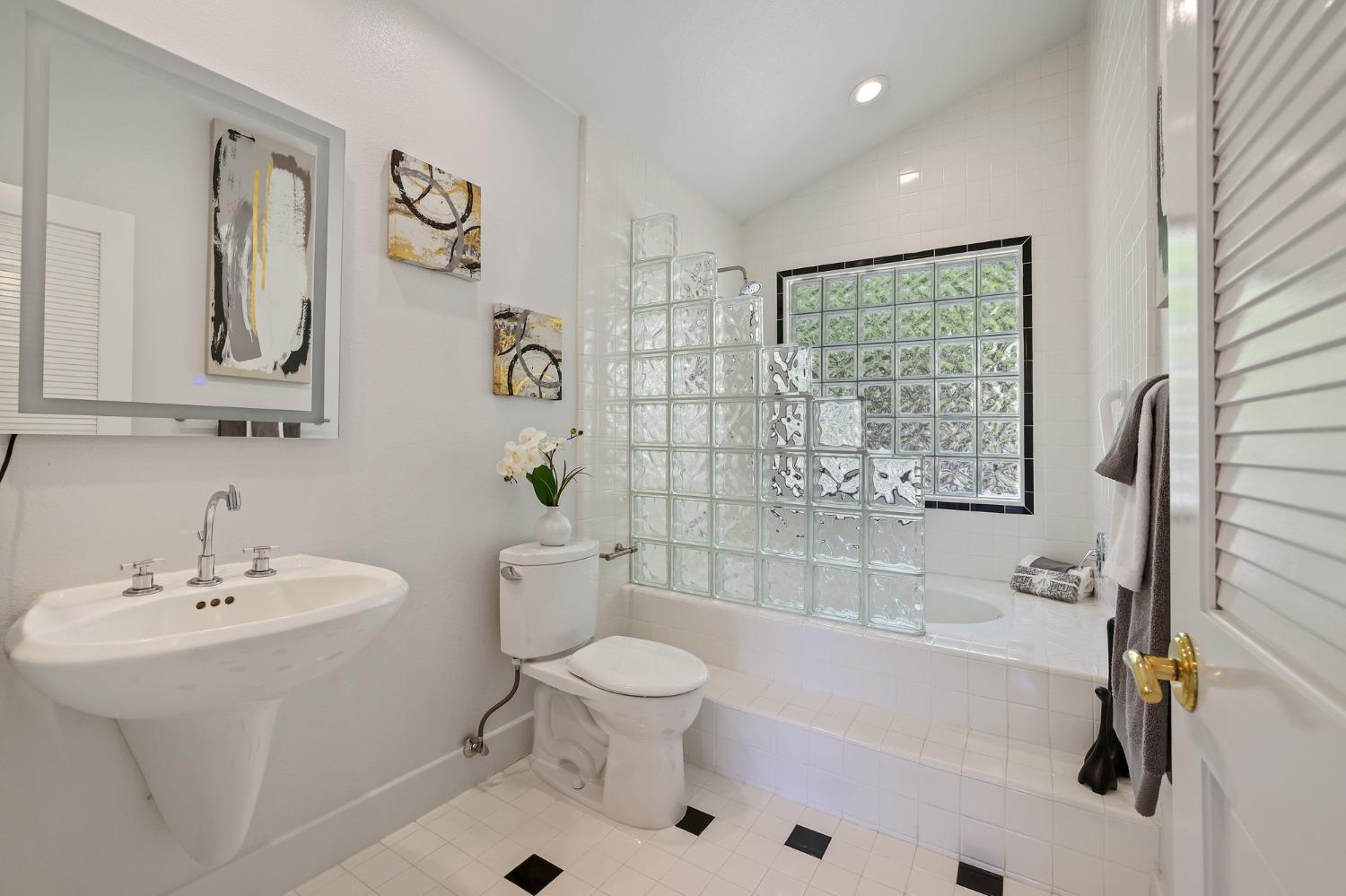 Detail Gallery Image 63 of 99 For 1 Kite Hill Rd, Santa Cruz,  CA 95060 - 3 Beds | 3/1 Baths