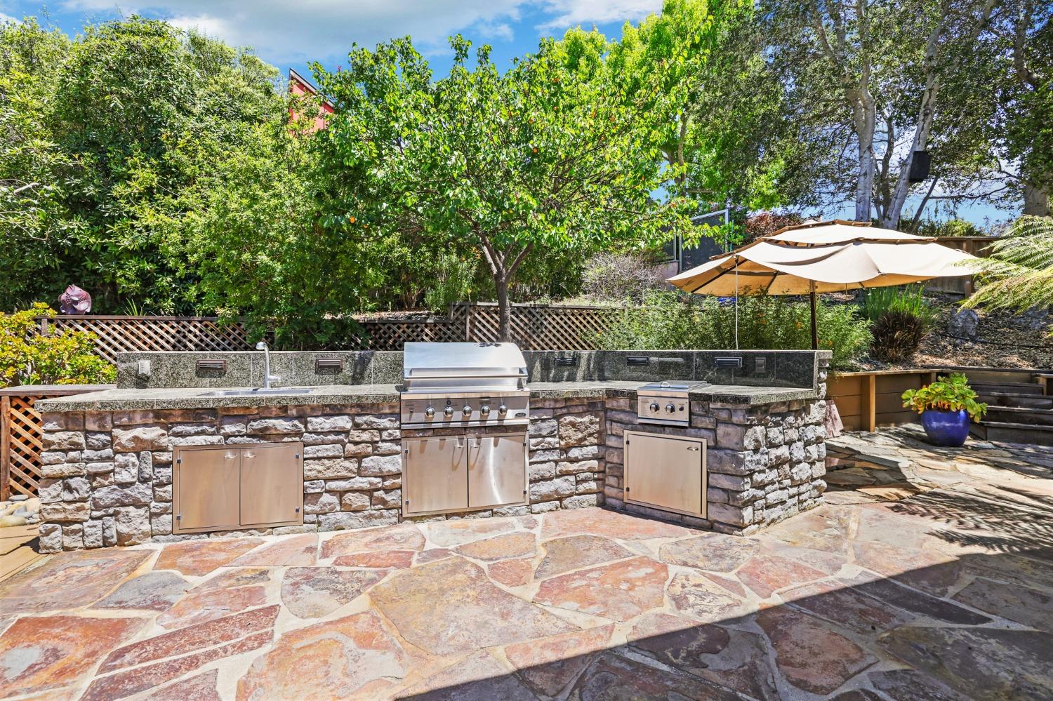 Detail Gallery Image 88 of 99 For 1 Kite Hill Rd, Santa Cruz,  CA 95060 - 3 Beds | 3/1 Baths