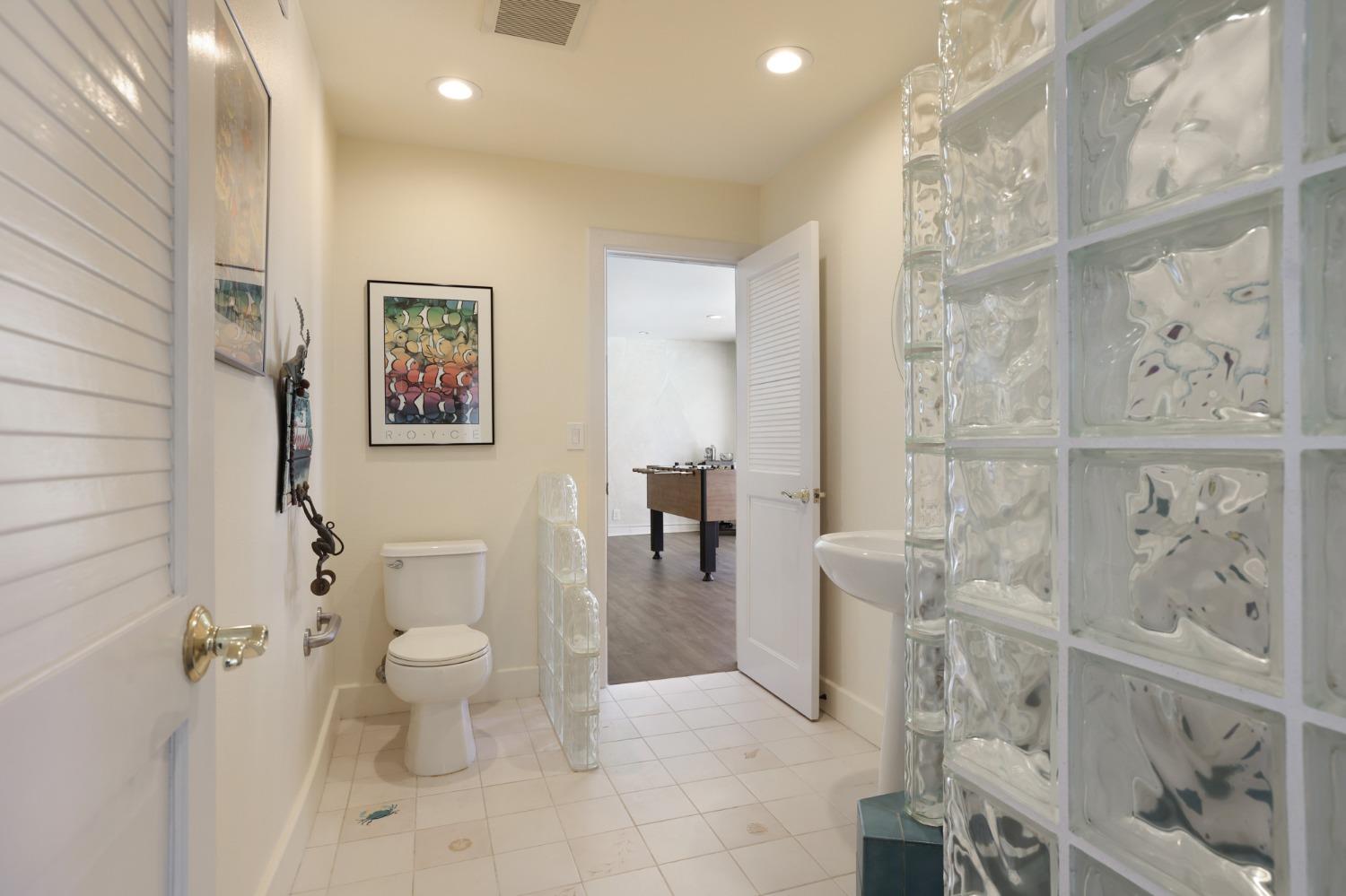 Detail Gallery Image 19 of 99 For 1 Kite Hill Rd, Santa Cruz,  CA 95060 - 3 Beds | 3/1 Baths