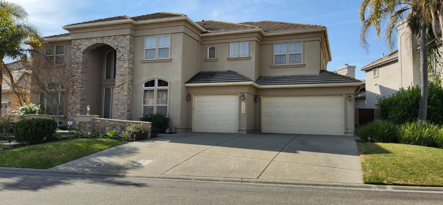 Photo of 828 W Cove Wy in Sacramento, CA