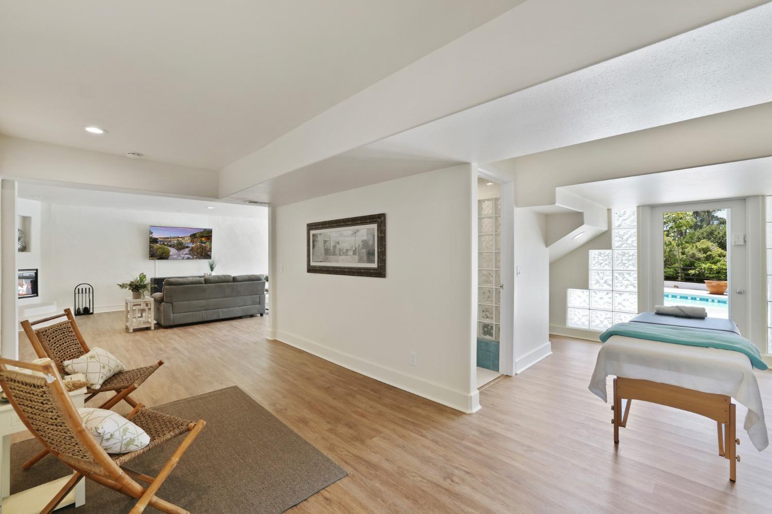 Detail Gallery Image 13 of 99 For 1 Kite Hill Rd, Santa Cruz,  CA 95060 - 3 Beds | 3/1 Baths