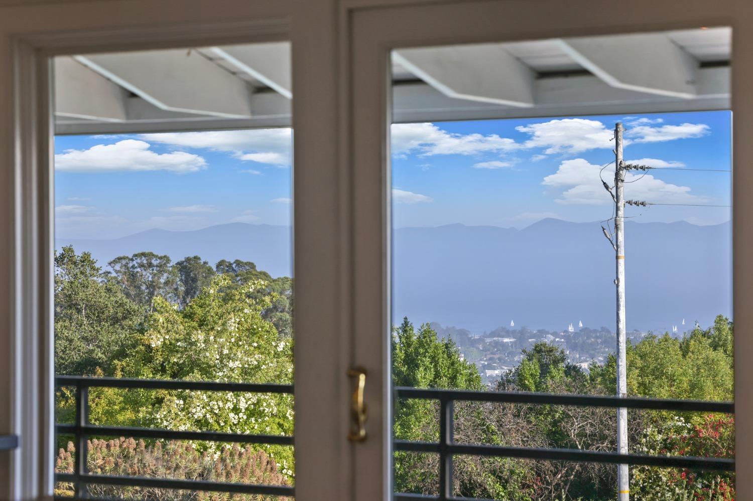 Detail Gallery Image 67 of 99 For 1 Kite Hill Rd, Santa Cruz,  CA 95060 - 3 Beds | 3/1 Baths