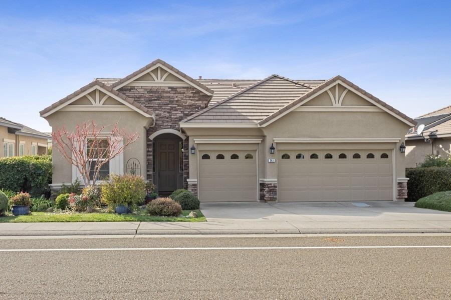 Photo of 741 Hildebrand Cir in Folsom, CA