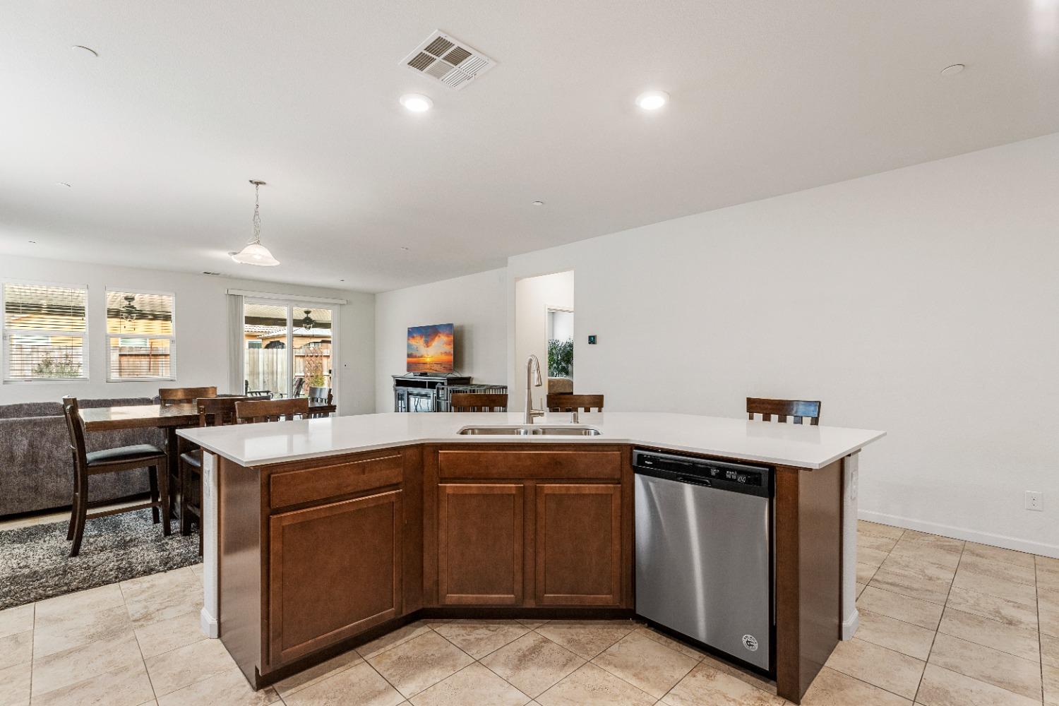 Detail Gallery Image 11 of 38 For 3145 Lennon Way, Stockton,  CA 95212 - 3 Beds | 2 Baths