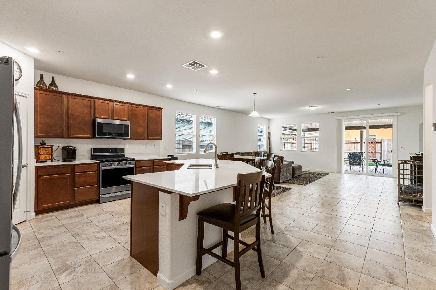 Detail Gallery Image 8 of 38 For 3145 Lennon Way, Stockton,  CA 95212 - 3 Beds | 2 Baths