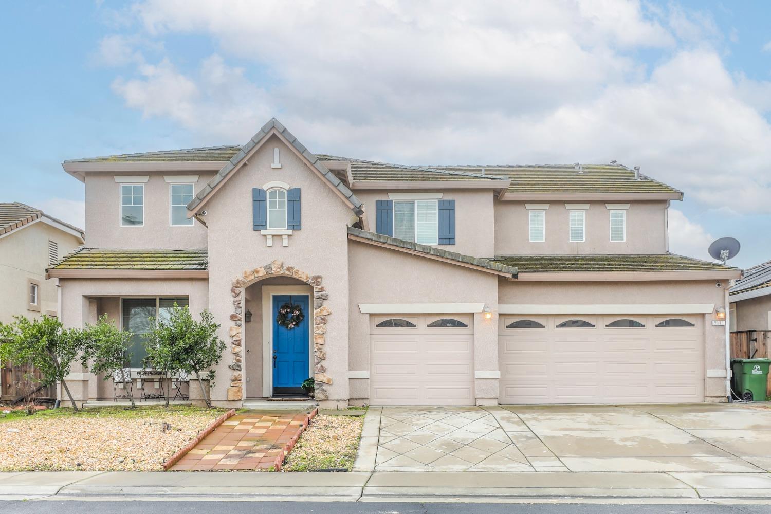 Photo of 5112 Bengal Ct in Elk Grove, CA