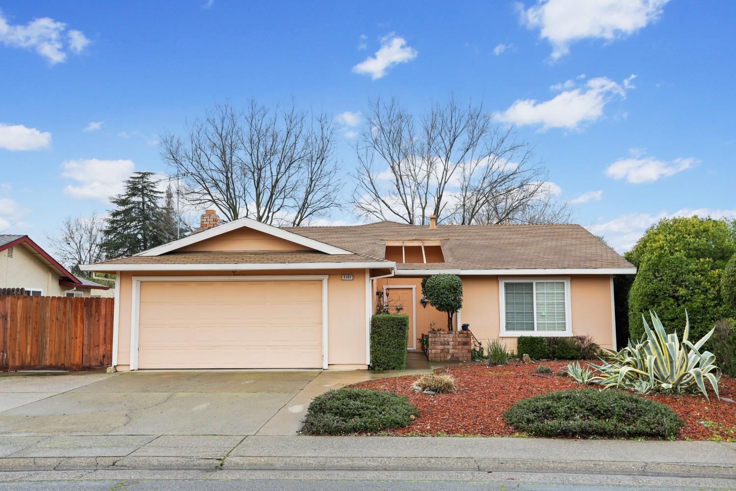 Photo of 8380 Old Ranch Rd in Orangevale, CA