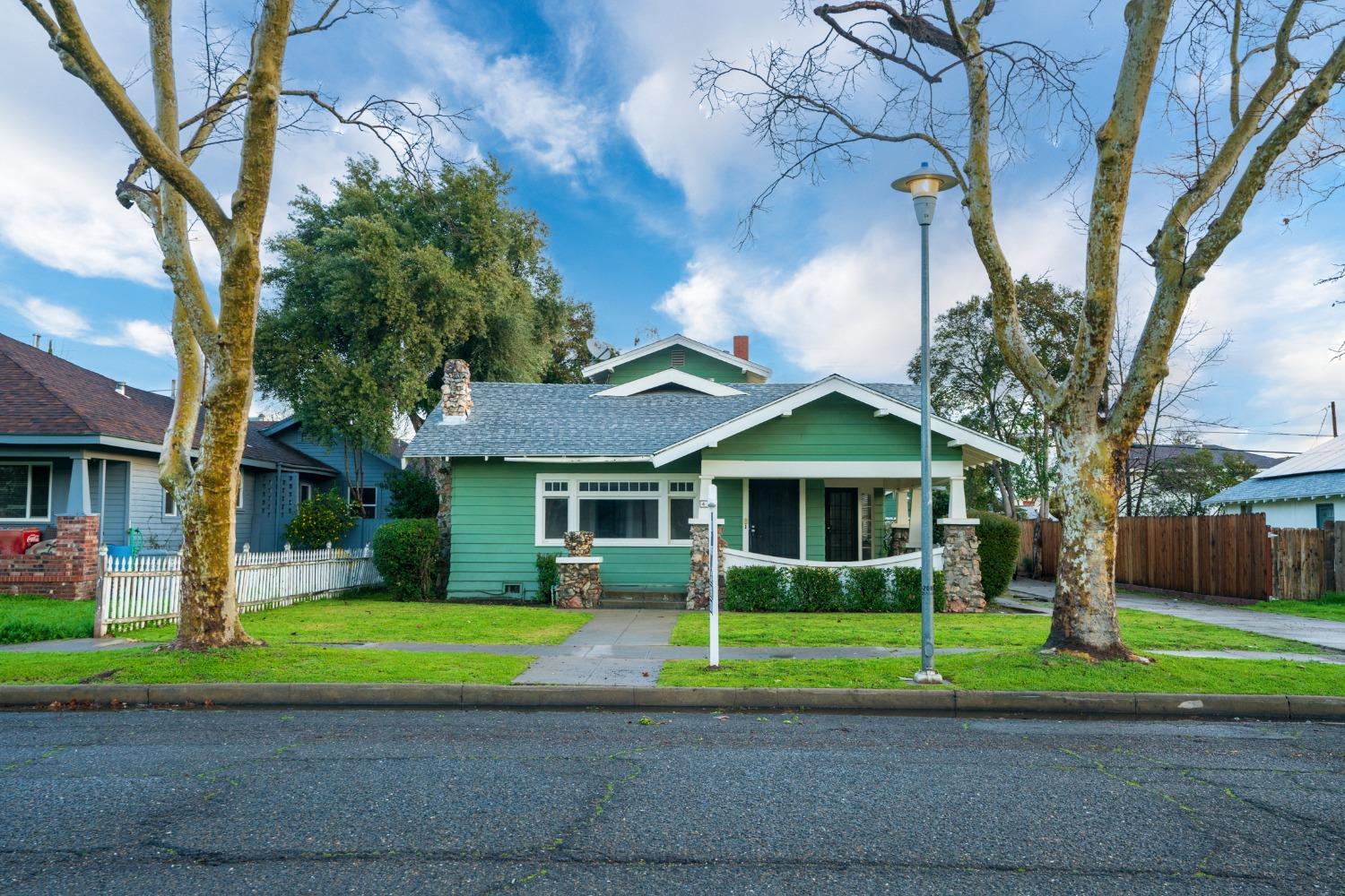 Welcome to 49 W. 22nd St. Merced a Craftsman style Property. It's your turn to enjoy this downtown h