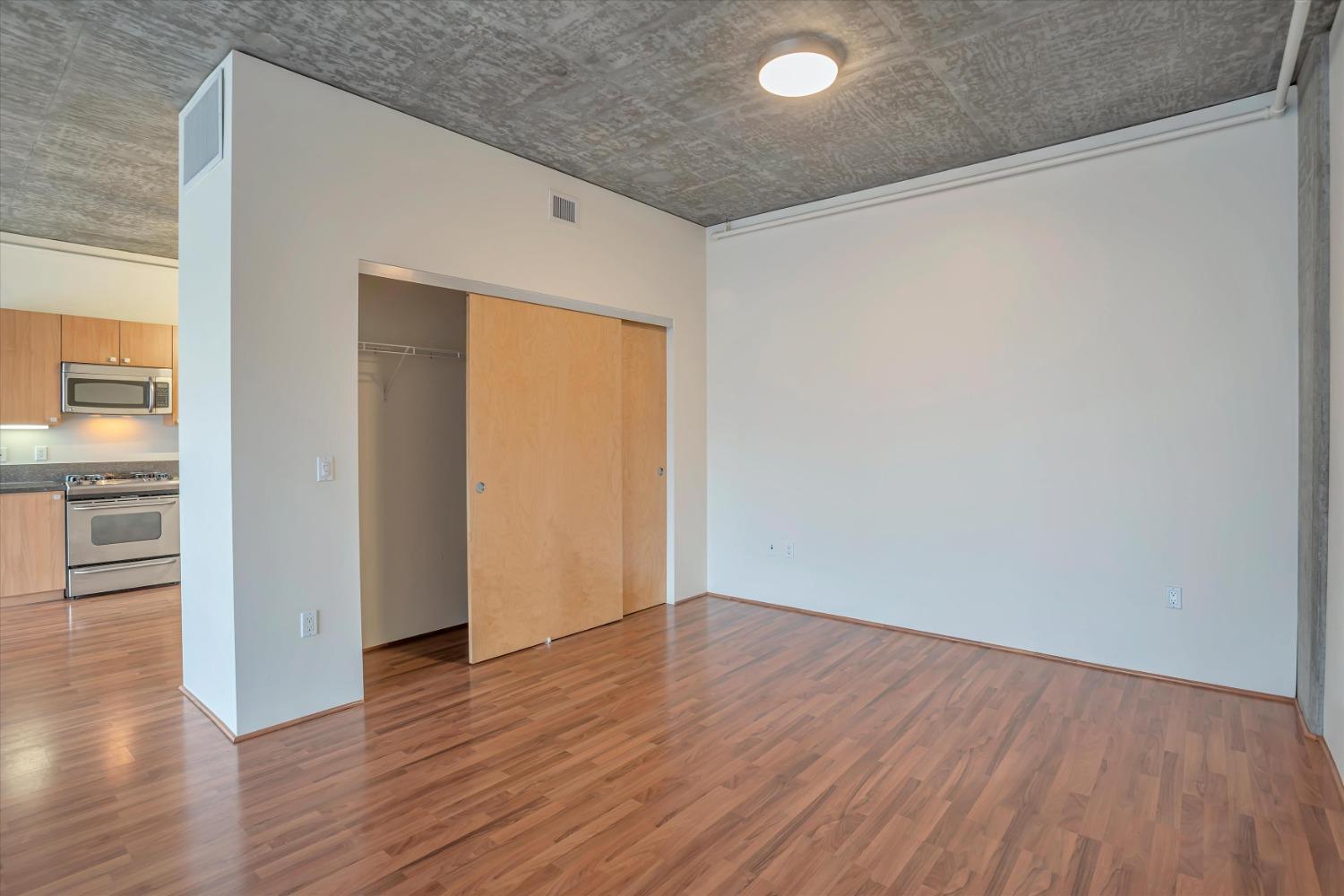 Photo #11: 223009796 Listing 