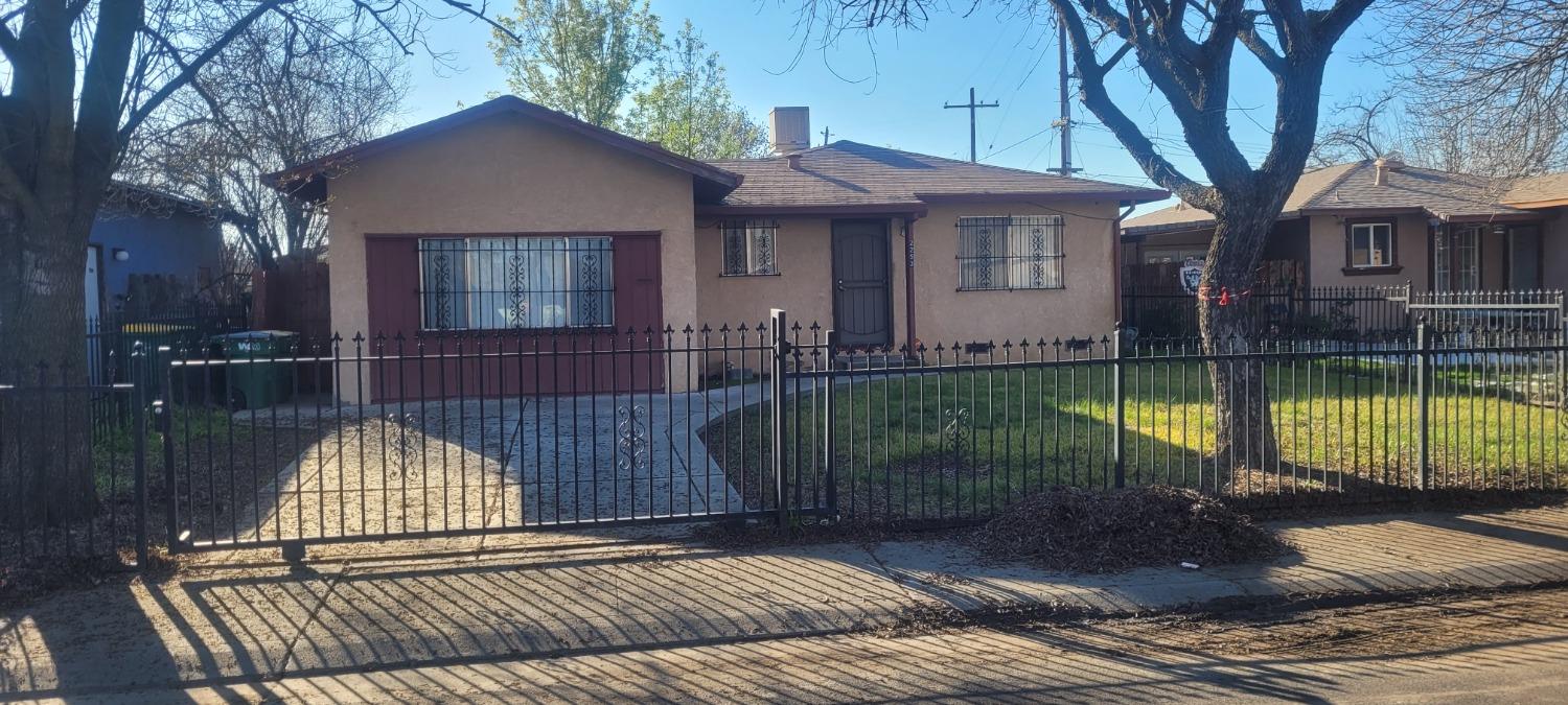 Photo of 2253 Somerset Dr in Stockton, CA