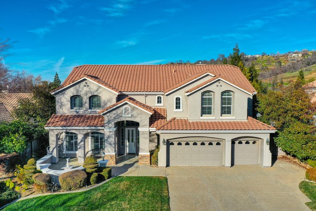 Photo of 2112 Tarbolton Cir in Folsom, CA