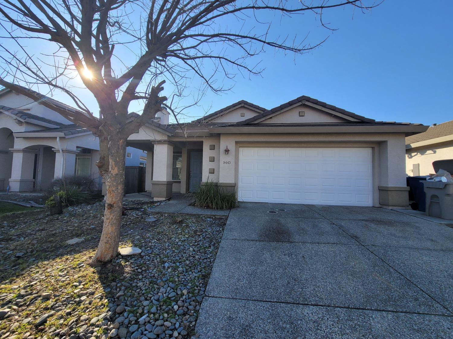 Photo of 5443 Lewrosa Wy in Sacramento, CA