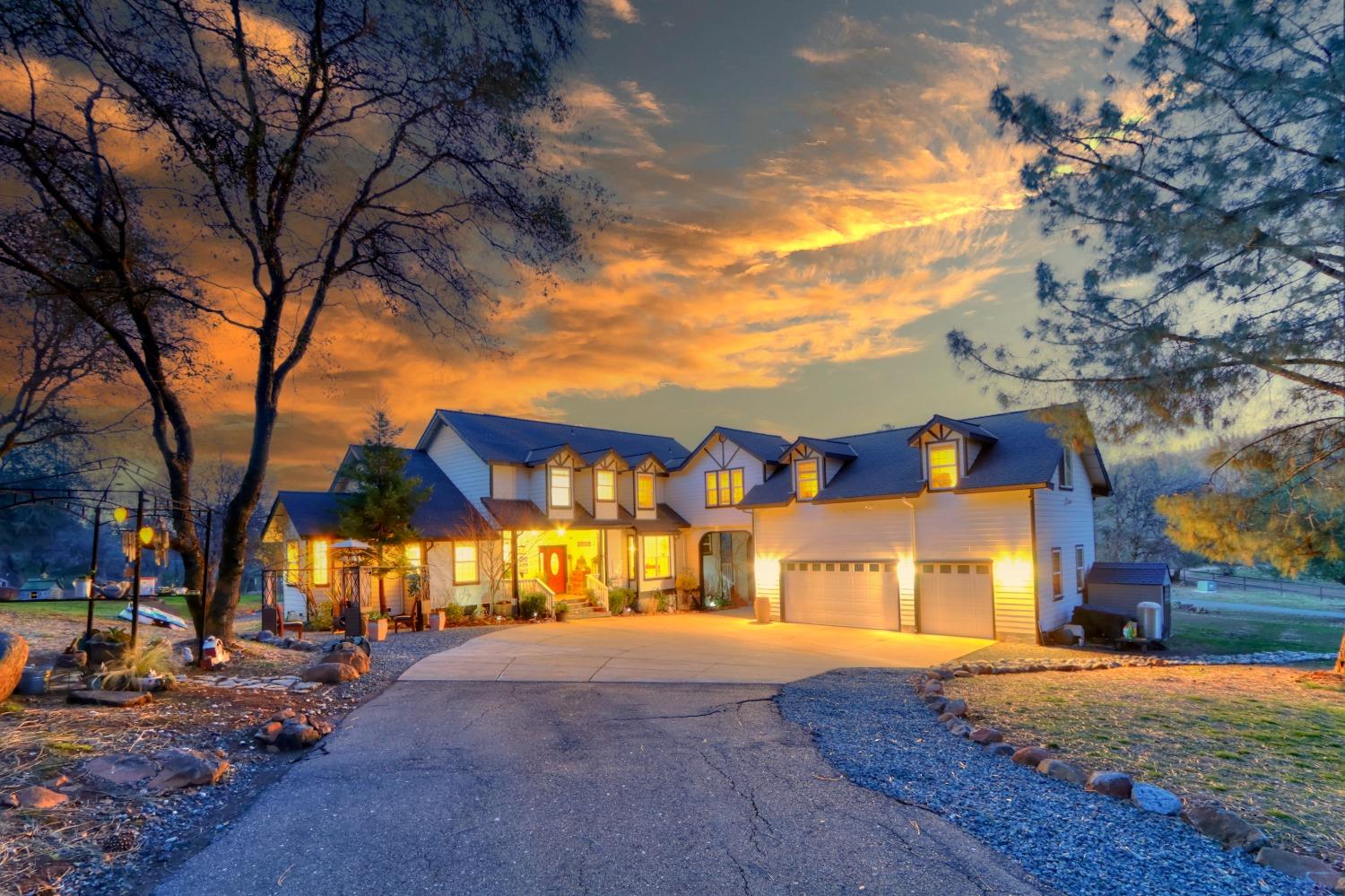 Photo of 12251 Hallwood Pl in Grass Valley, CA