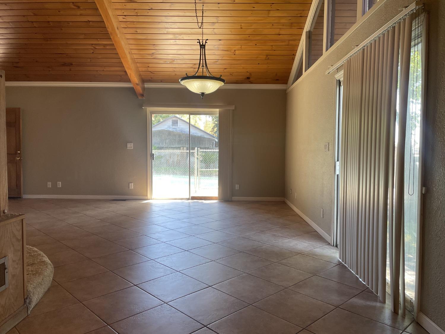Detail Gallery Image 5 of 25 For 3174 Mcallen Rd, Stockton,  CA 95205 - 2 Beds | 2 Baths