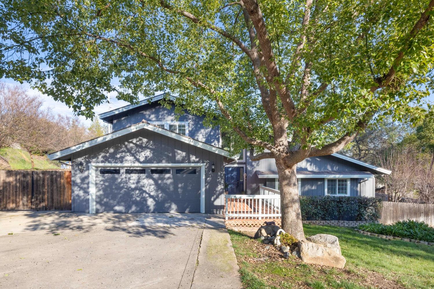 Photo of 3855 N Lakeshore Blvd in Loomis, CA
