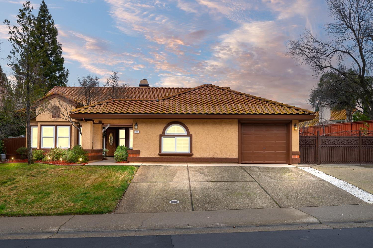 Photo of 260 Baurer Cir in Folsom, CA
