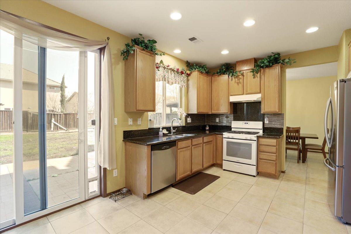 Detail Gallery Image 16 of 48 For 5726 W Krissi Ct, Stockton,  CA 95212 - 5 Beds | 3 Baths