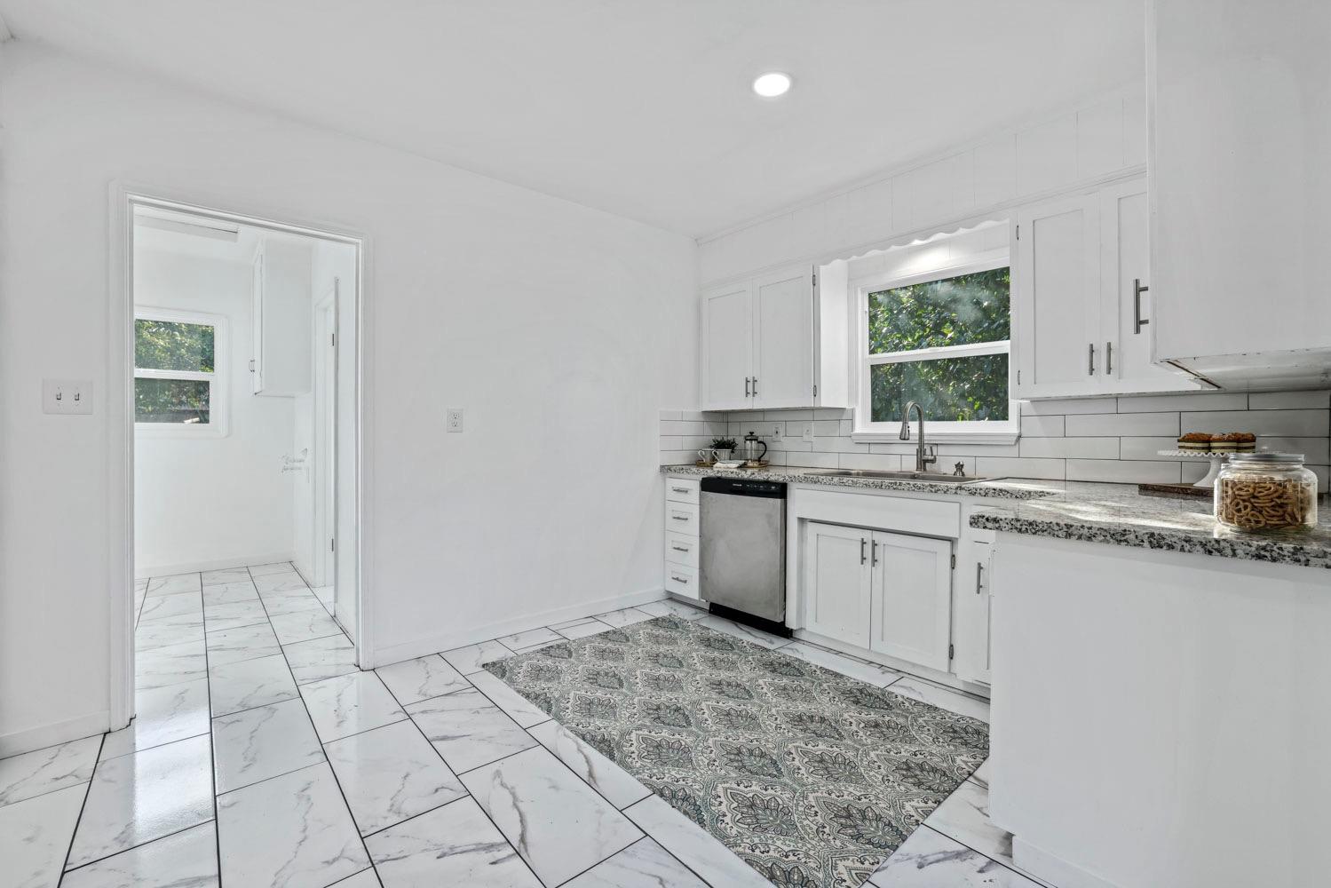 Detail Gallery Image 10 of 24 For 216 S Avena Ave, Lodi,  CA 95240 - 3 Beds | 2 Baths